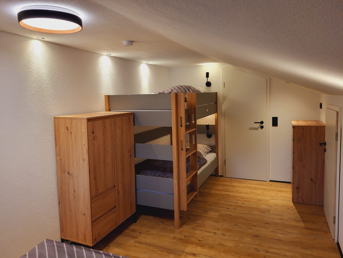Stockbett für Kinder & Erwachsene Stockbett und Schränke